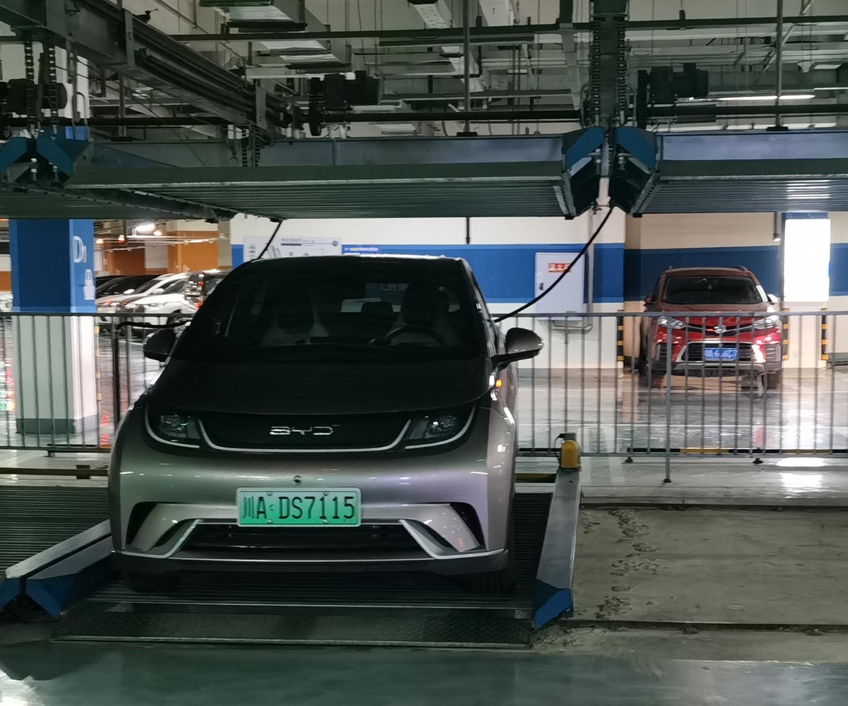 冊(cè)亨梳齒交換升降橫移停車庫